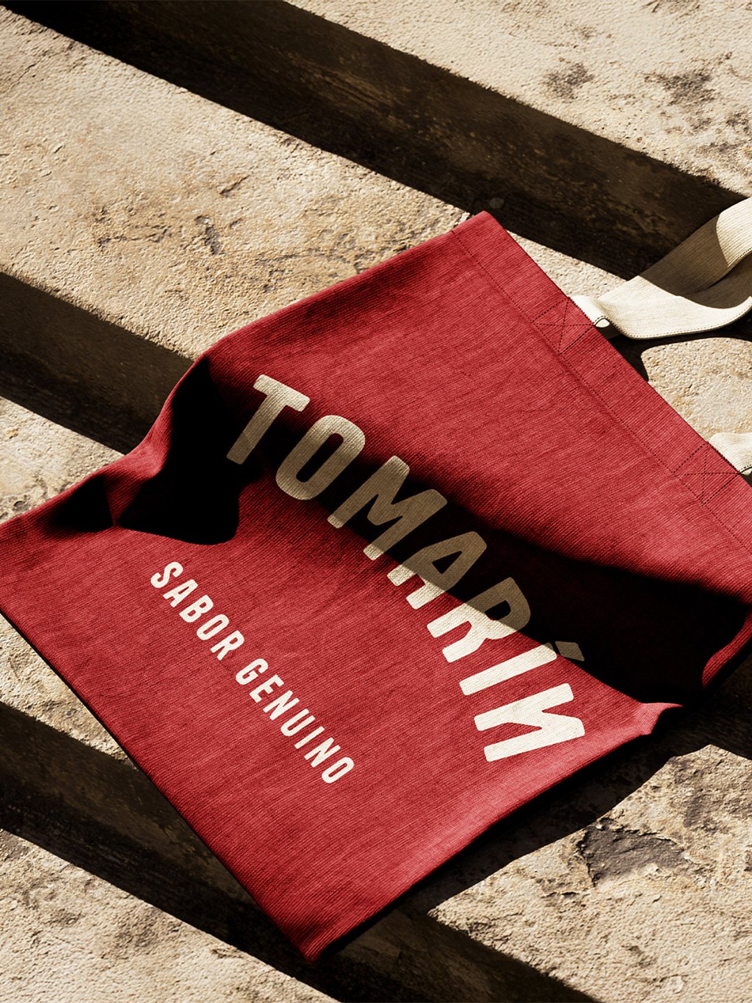 Bolsa de tela con la identidad de Tomarín